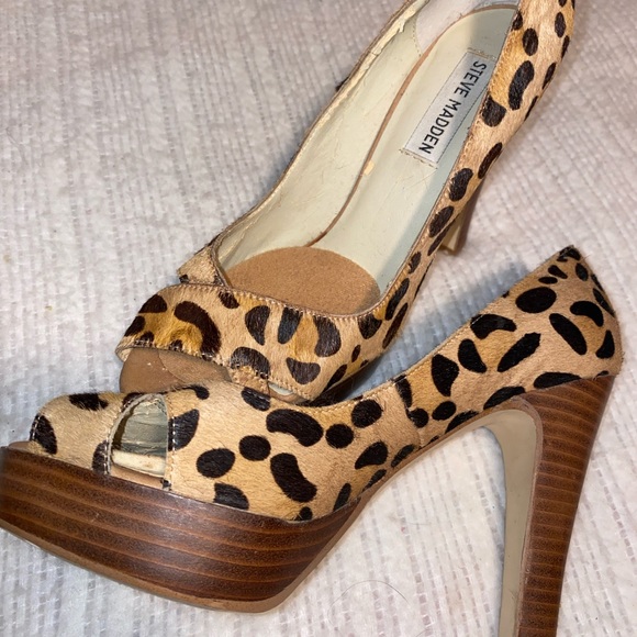 Steve Madden leopard print heeled dress shoes. Size 7.5 M. - Picture 2 of 8